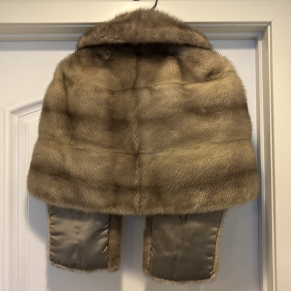 Vintage Cape Wrap - Picture 3 of 5